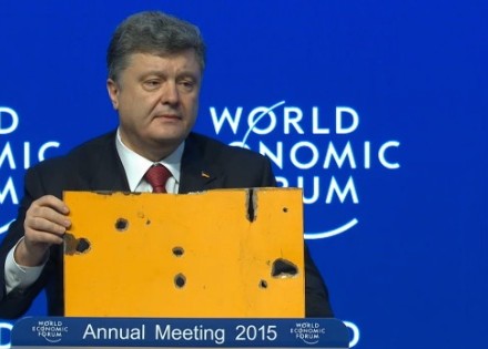 П.Порошенко привіз у Давос частину автобуса, обстріляного під Волновахою