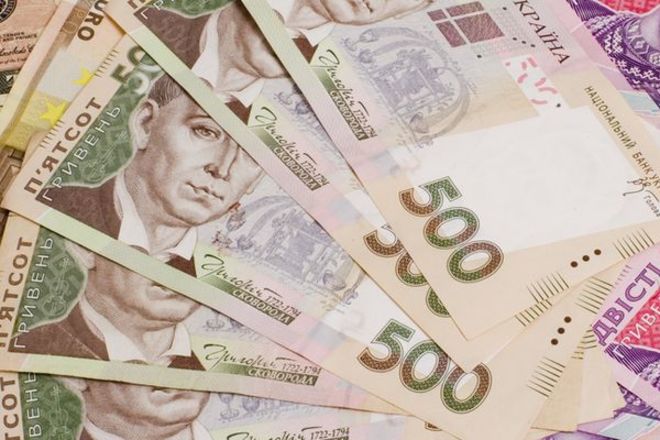 Гривня на межбанке упала на 13 копеек